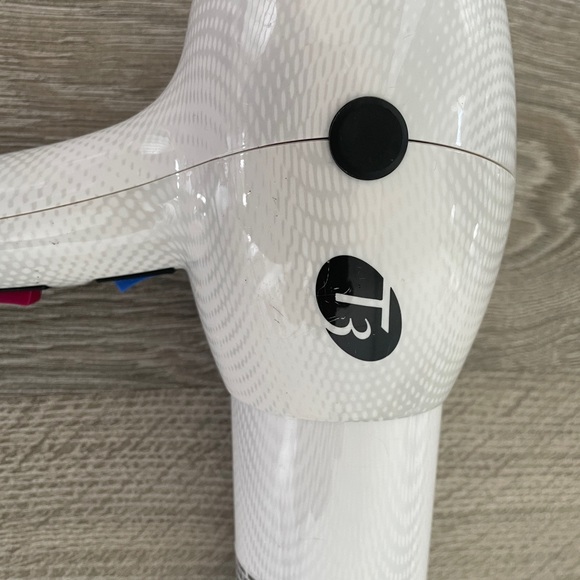 T3 Lightweight Hairdryer - Picture 3 of 3